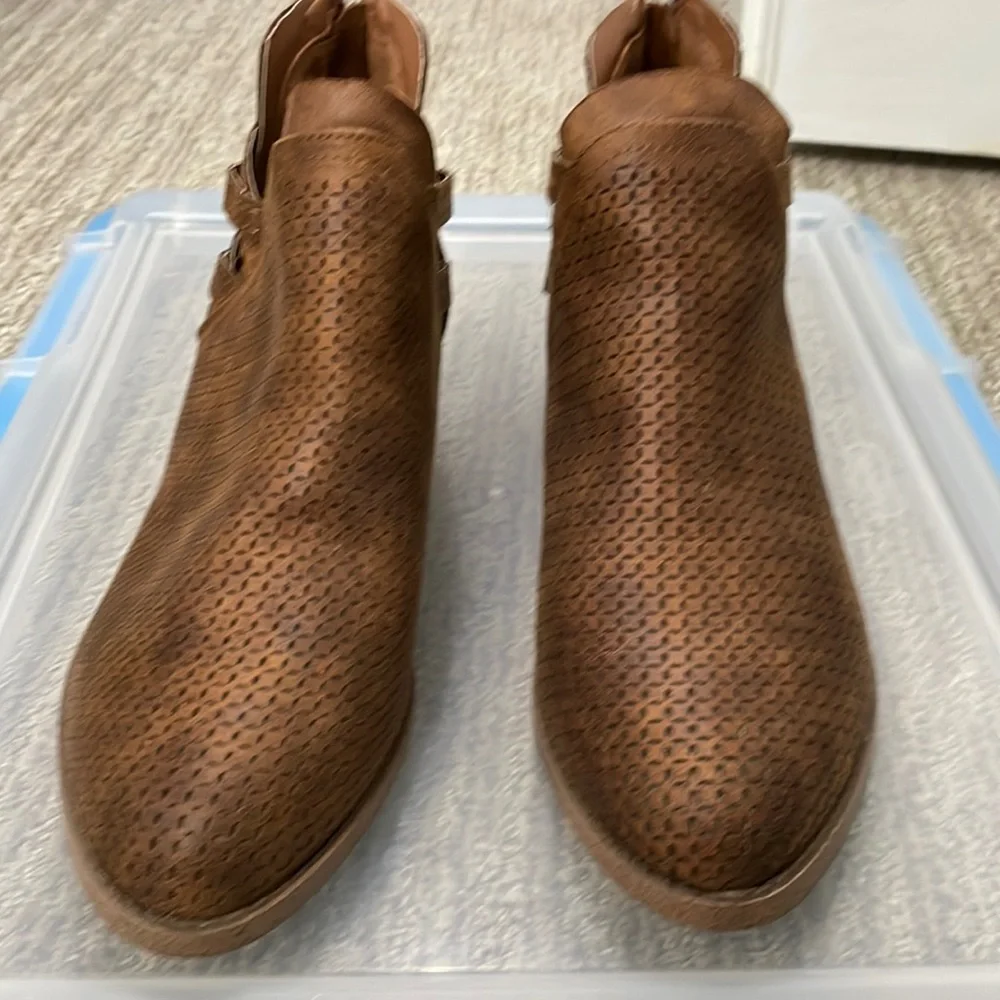 Boots - Picture 1 of 4